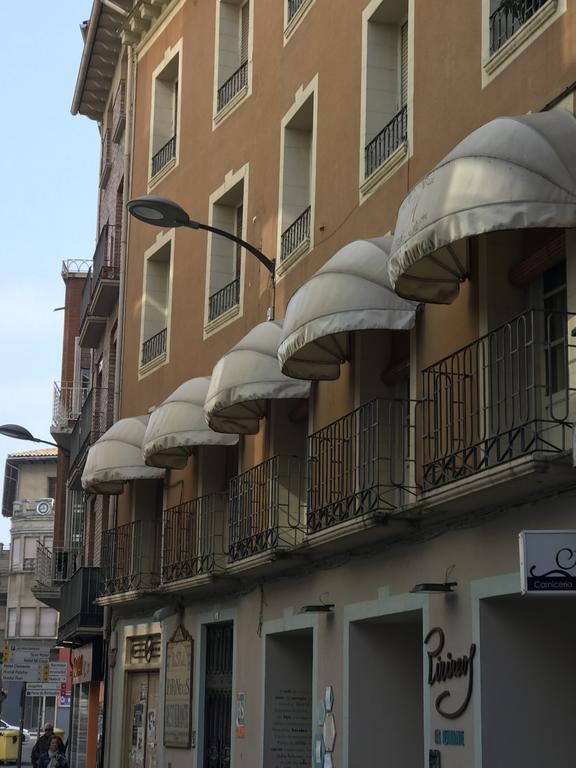 Hostal Pirineos Barbastro Exterior foto