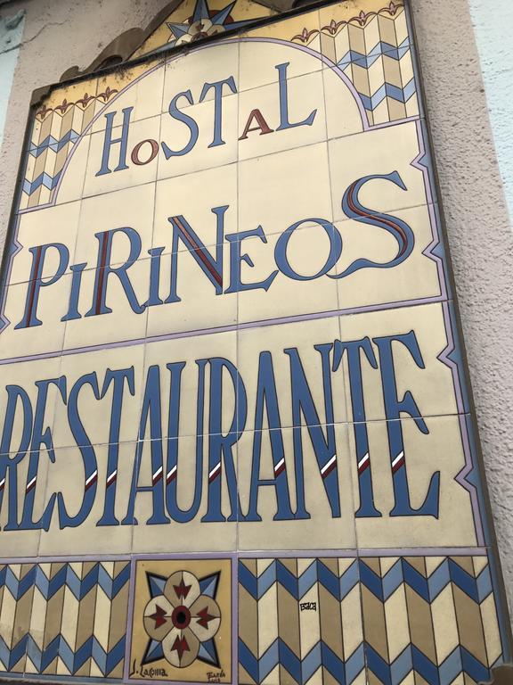 Hostal Pirineos Barbastro Exterior foto